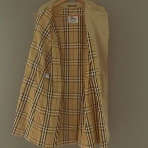 Authentic Burberry Trench. Excellent condition. Lg
